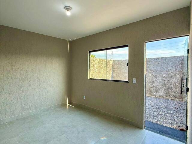 #2949 - Casa para Venda em Aparecida de Goiânia - GO