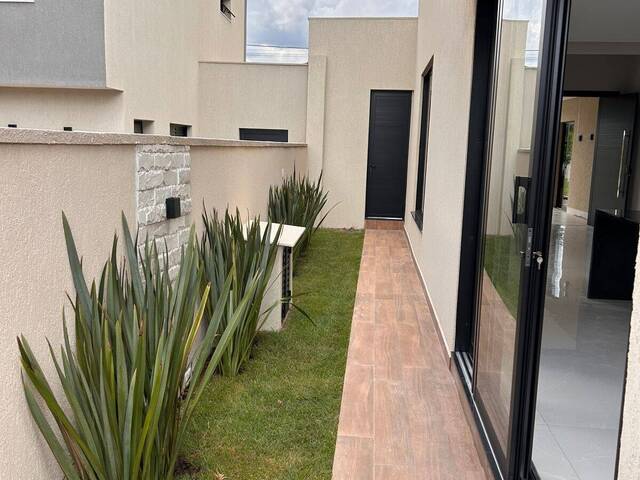 Casa para Venda em Aparecida de Goiânia - 2