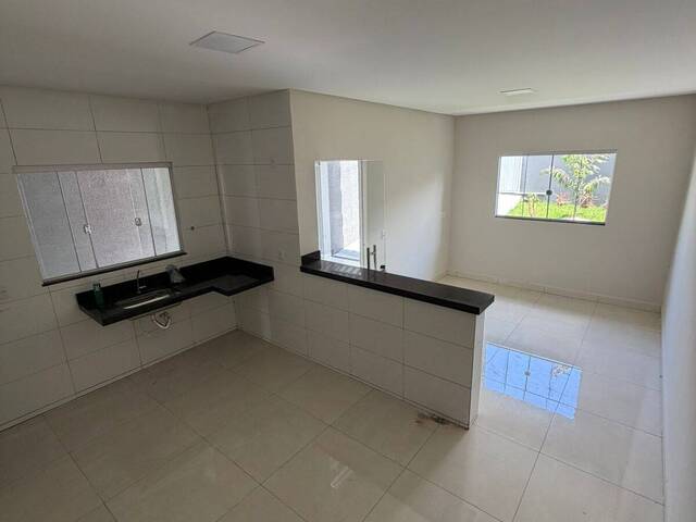 Casa para Venda em Senador Canedo - 2