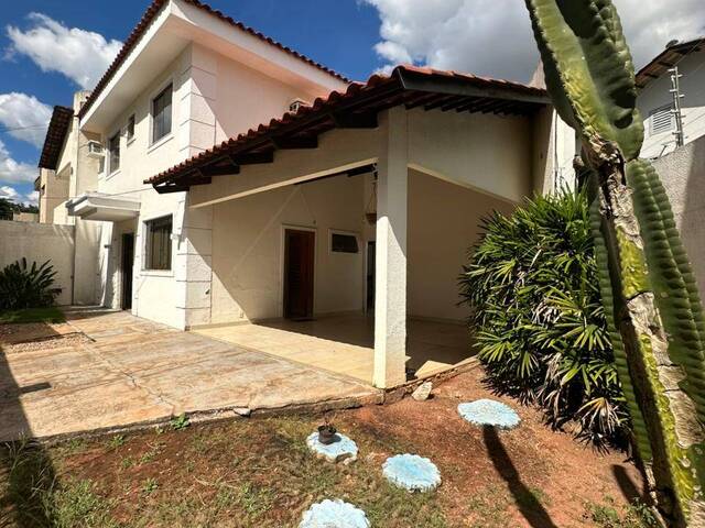 Sobrado para Venda em Goiânia - 4