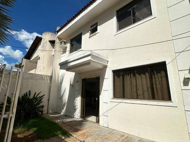 Sobrado para Venda em Goiânia - 3