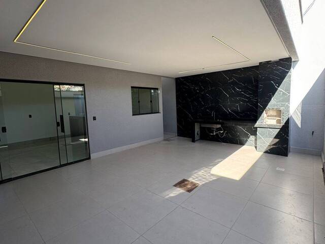 Casa para Venda em Senador Canedo - 2