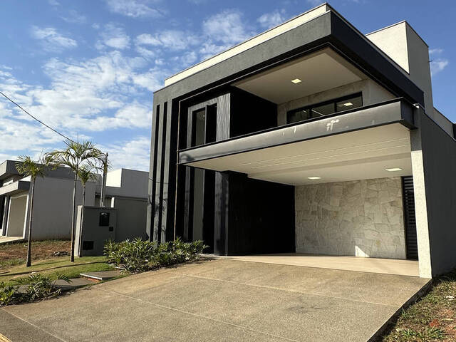 #3244 - Casa para Venda em Senador Canedo - GO