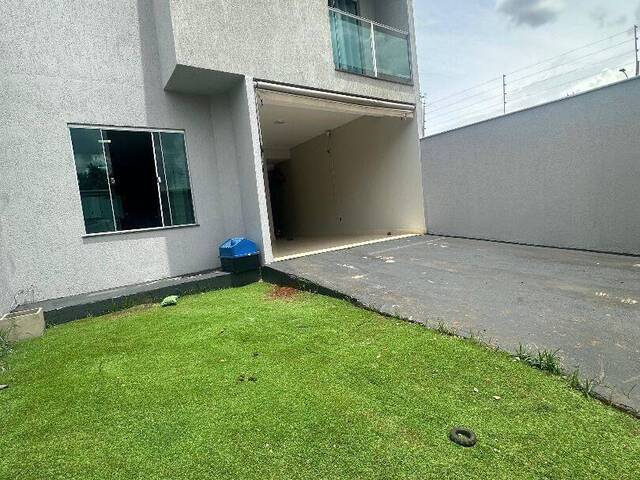 Sobrado para Venda em Goiânia - 2