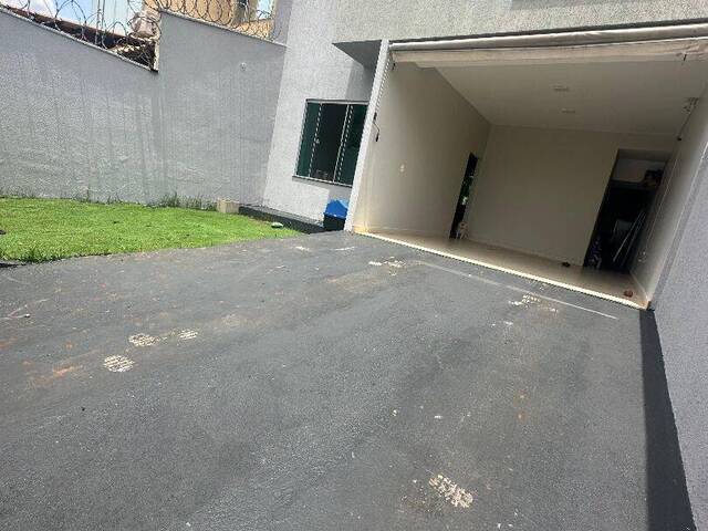 Sobrado para Venda em Goiânia - 3