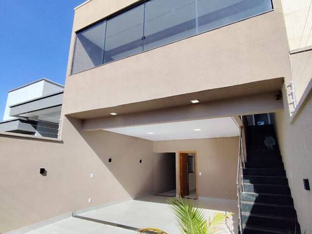 Venda em Residencial Village Garavelo - Aparecida de Goiânia