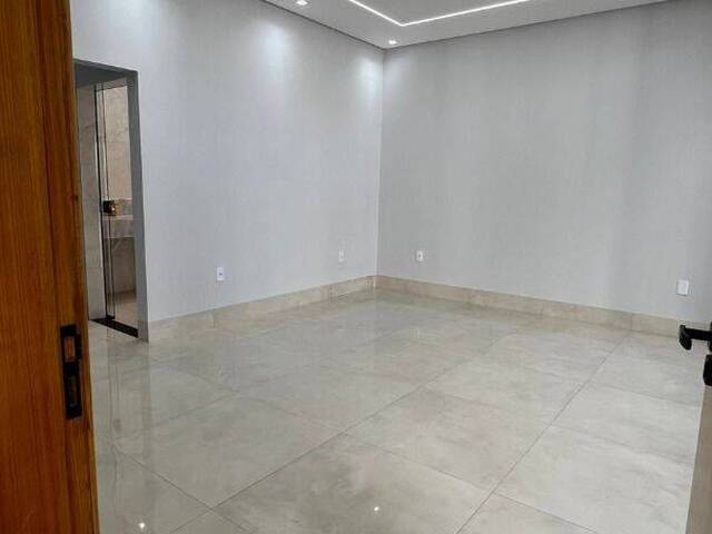 Casa para Venda em Goiânia - 5