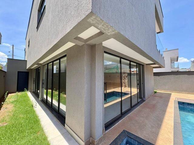 Sobrado para Venda em Goiânia - 5