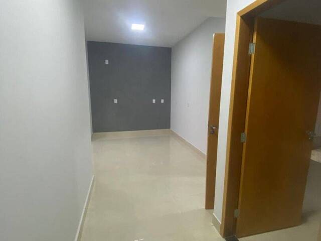 Sobrado para Venda em Goiânia - 3