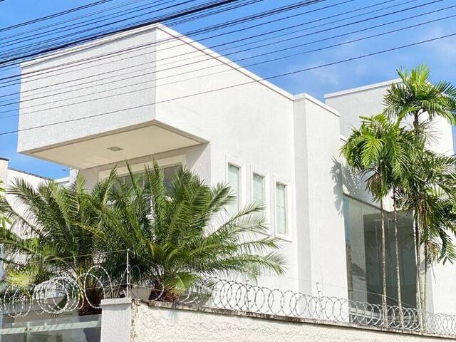 Sobrado para Venda em Goiânia - 3
